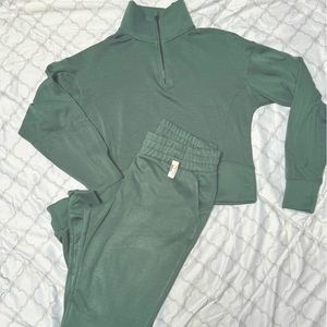 Danskin cropped half zip & joggers set